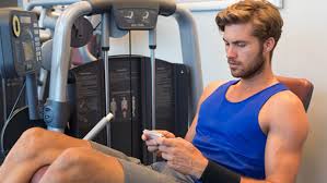texting in gym